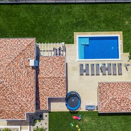 Nikolas Сasa de vacaciones Kaštelir